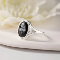 Personalized Pearl Black Agate Oval Birth Flower Ring Mother's Day Gift